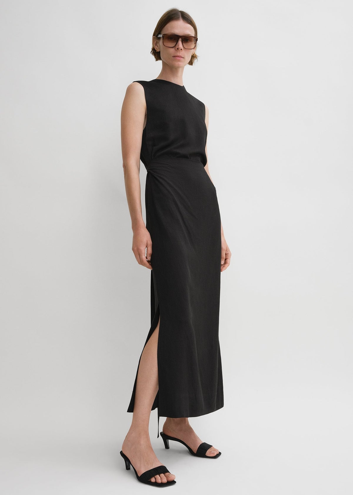 Fluid tie-waist dress black